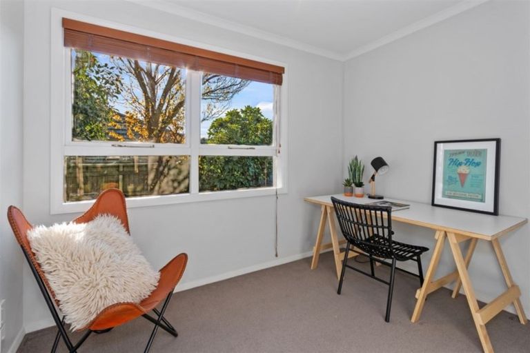 Photo of property in 20 Avonhead Road, Avonhead, Christchurch, 8042