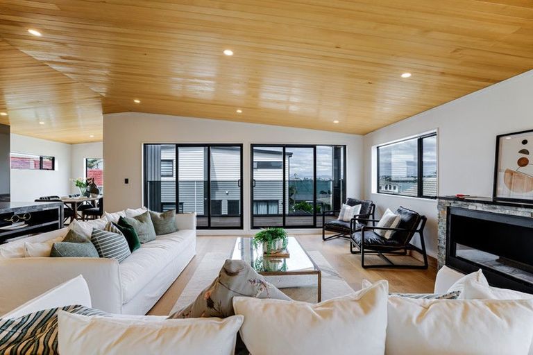 Photo of property in 3b Pine Ridge Terrace, Waikanae Beach, Waikanae, 5036