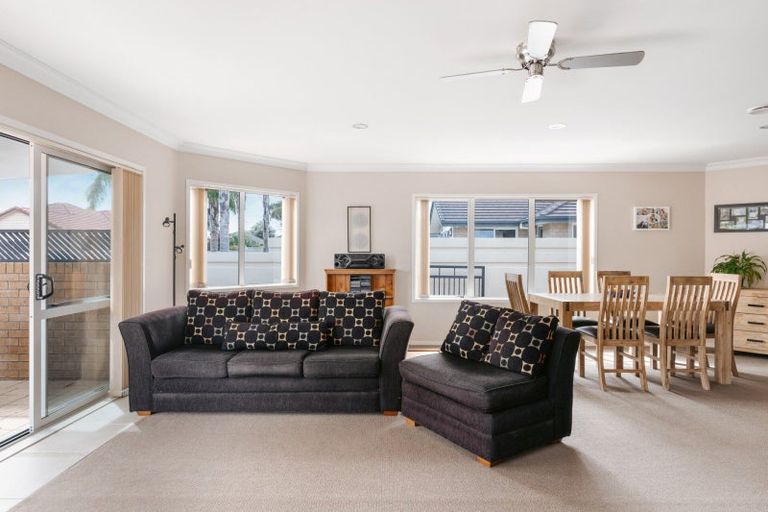 Photo of property in 34 Saint Heliers Place, Papamoa Beach, Papamoa, 3118