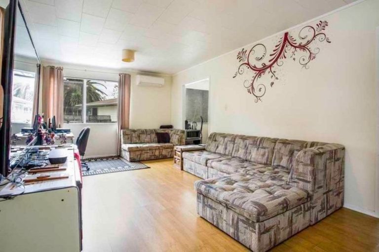 Photo of property in 24 Glenfinn Place, Massey, Auckland, 0614