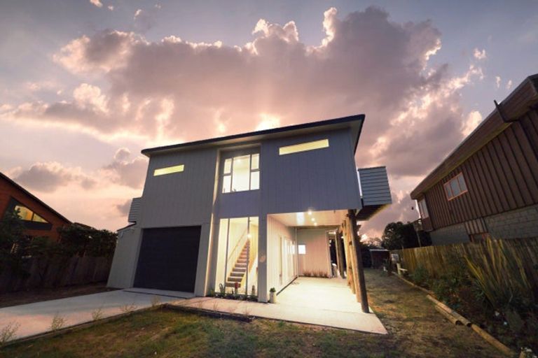 Photo of property in 5 Somerset Grove, Waitarere Beach, Levin, 5510