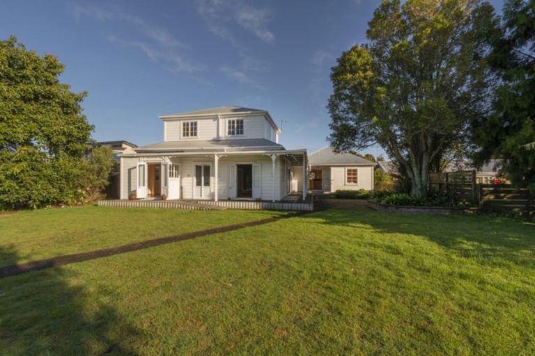 Photo of property in 16 Hamilton Crescent, Whitianga, 3510
