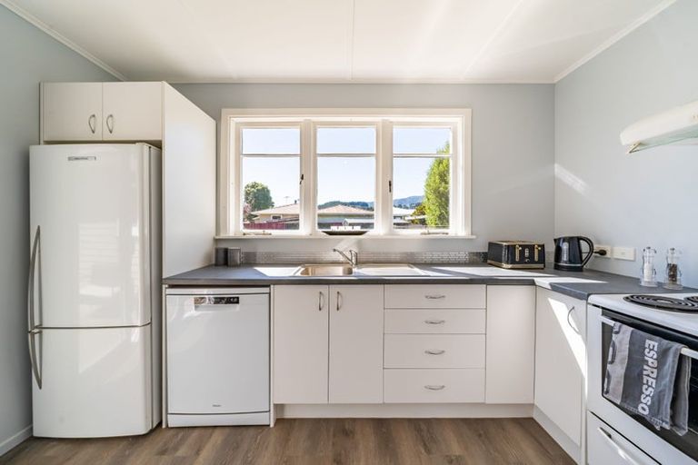 Photo of property in 20 Totara Park Road, Clouston Park, Upper Hutt, 5018