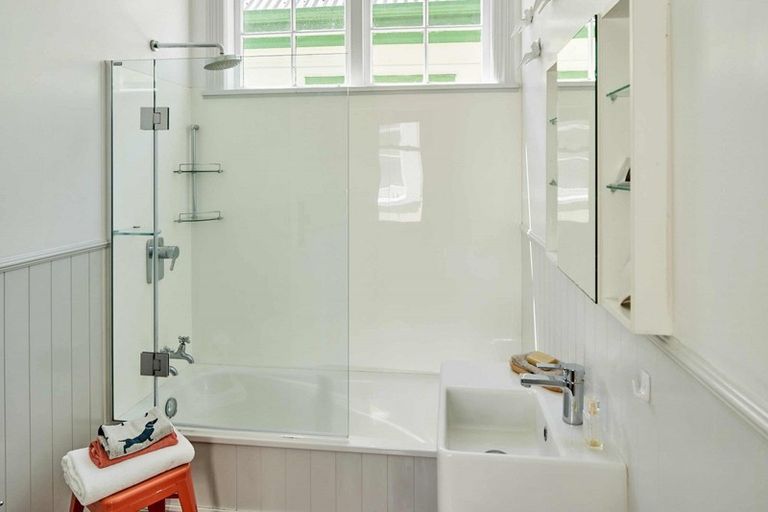 Photo of property in 6 Porritt Avenue, Mount Victoria, Wellington, 6011