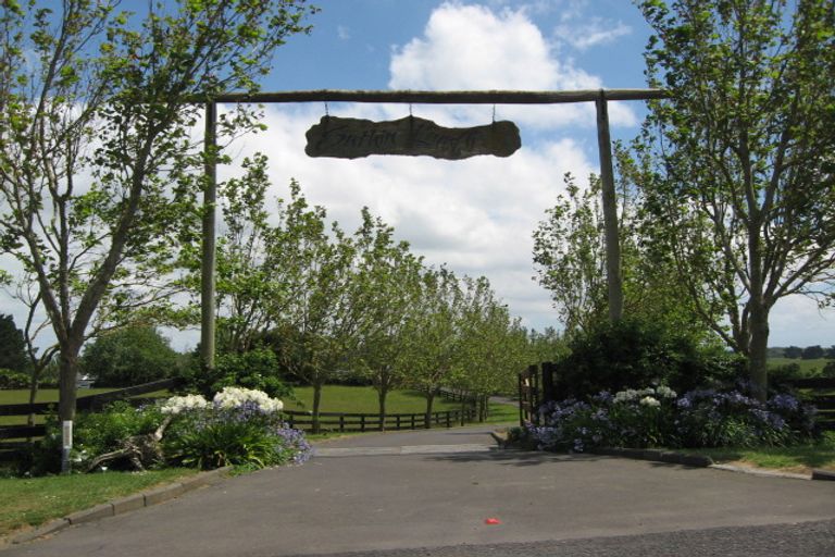 Photo of property in 225 Laing Road, Karaka, Papakura, 2580