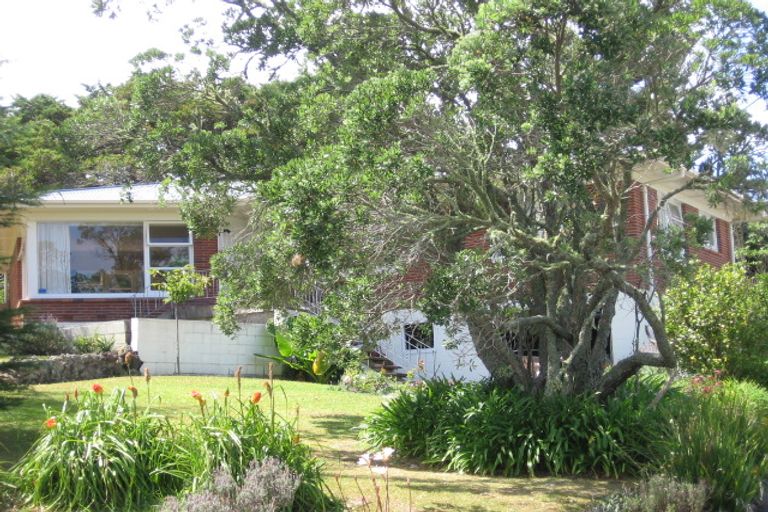 Photo of property in 36 Sunnyhaven Avenue, Beach Haven, Auckland, 0626