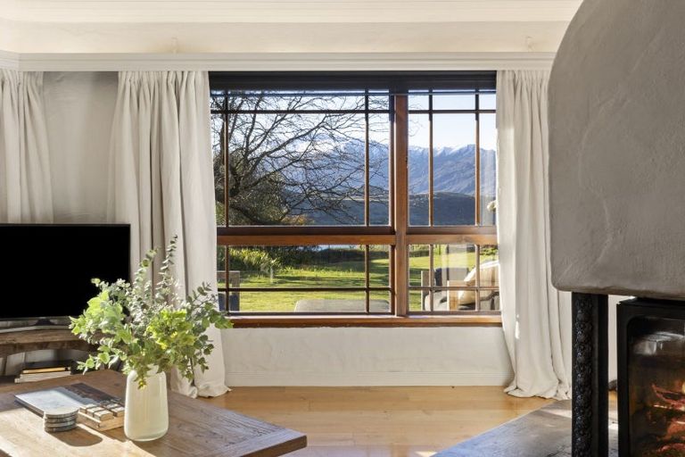 Photo of property in 11 Arrowtown-lake Hayes Road, Lake Hayes, Queenstown, 9371