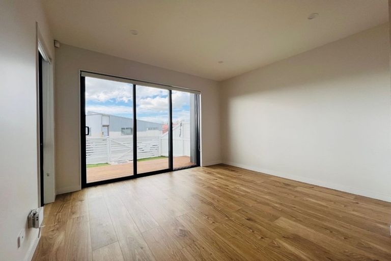 Photo of property in 18 Parahau Road, Papakura, 2110