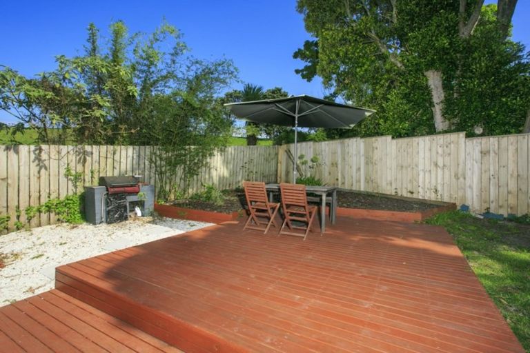Photo of property in 33 Diana Drive, Glenfield, Auckland, 0627
