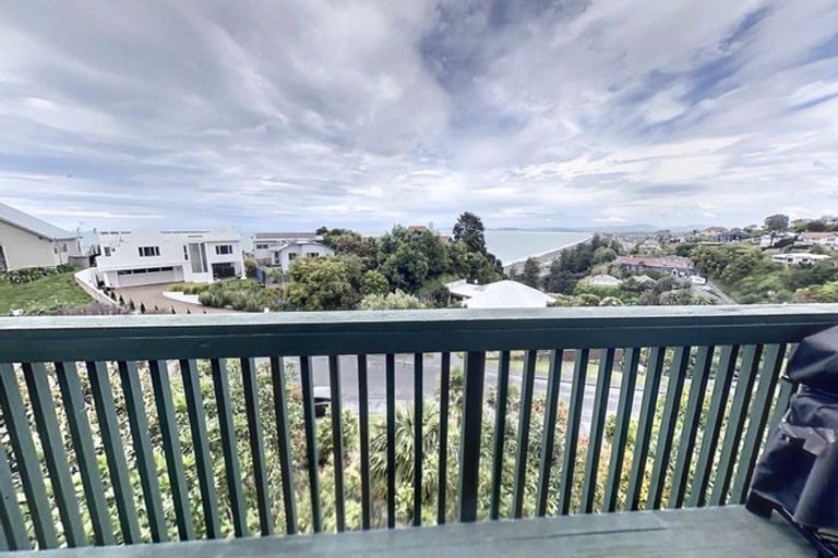 Photo of property in 135 Priestley Terrace, Bluff Hill, Napier, 4110