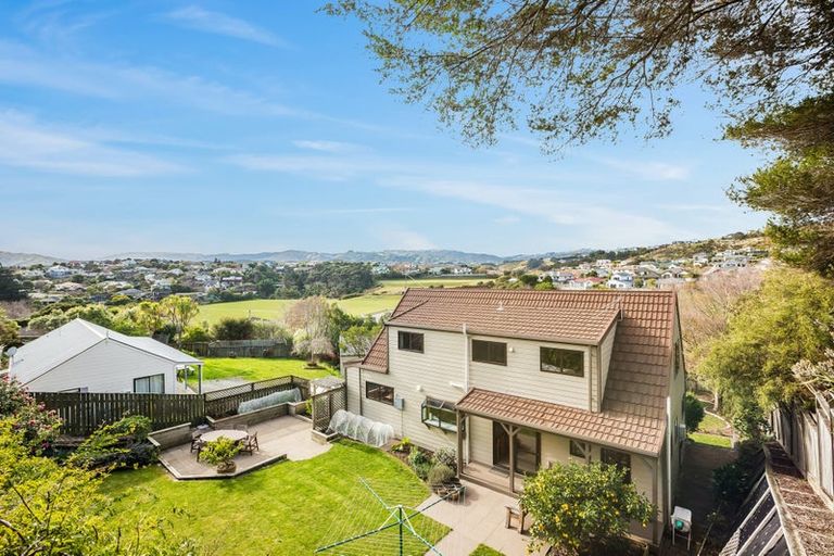 Photo of property in 34 Albatross Close, Whitby, Porirua, 5024