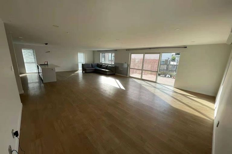 Photo of property in 22c Buscomb Avenue, Henderson, Auckland, 0610