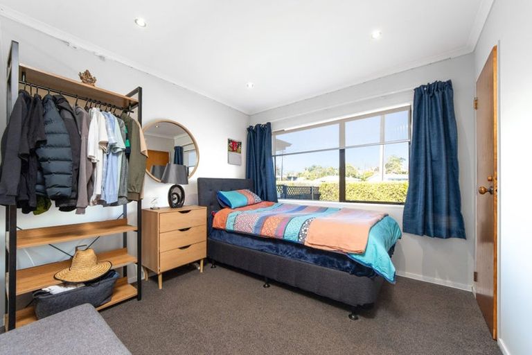 Photo of property in 121 Godley Road, Green Bay, Auckland, 0604