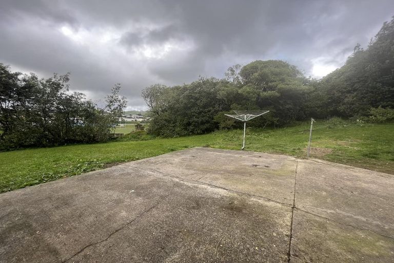 Photo of property in 21 Worcester Place, Cannons Creek, Porirua, 5024