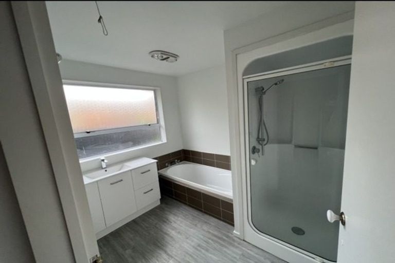 Photo of property in 5 Phoenix Lane, Northcote, Christchurch, 8052