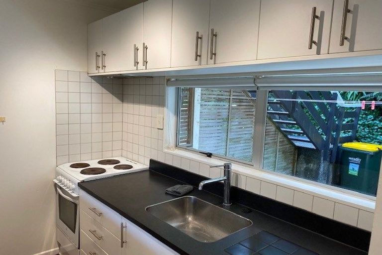 Photo of property in 2/49 Maungaraki Road, Korokoro, Lower Hutt, 5012