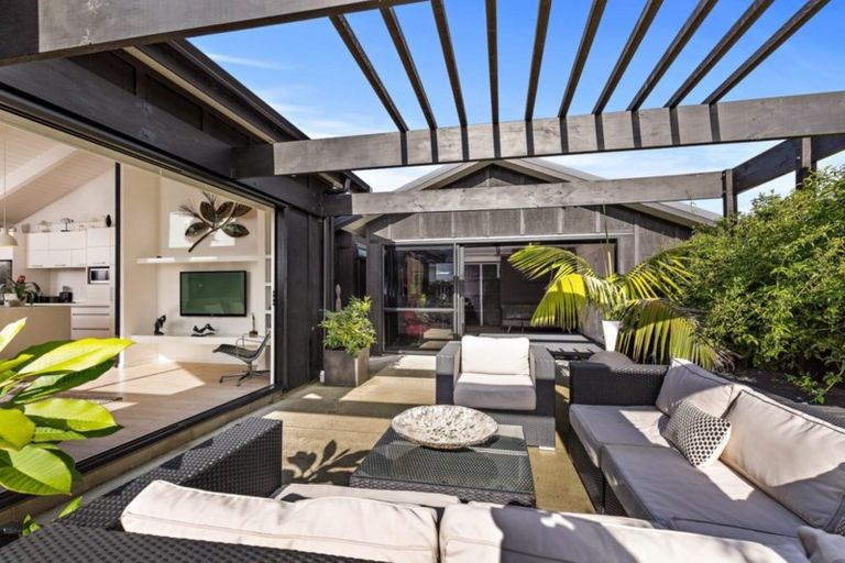 Photo of property in 15 Te Mana Street, Omaha, 0986