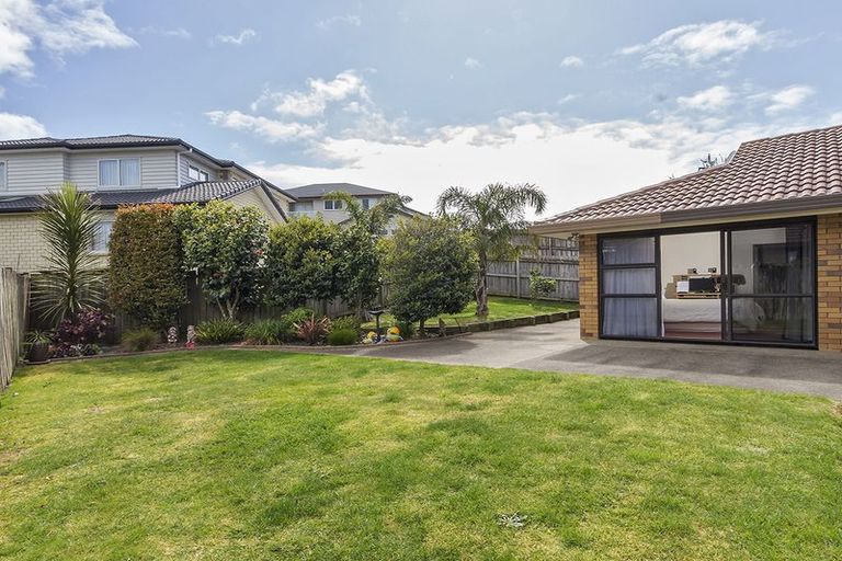Photo of property in 23 Lexington Drive, Botany Downs, Auckland, 2010