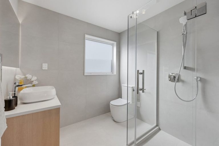 Photo of property in 33 Sorrel Crescent, Bucklands Beach, Auckland, 2012