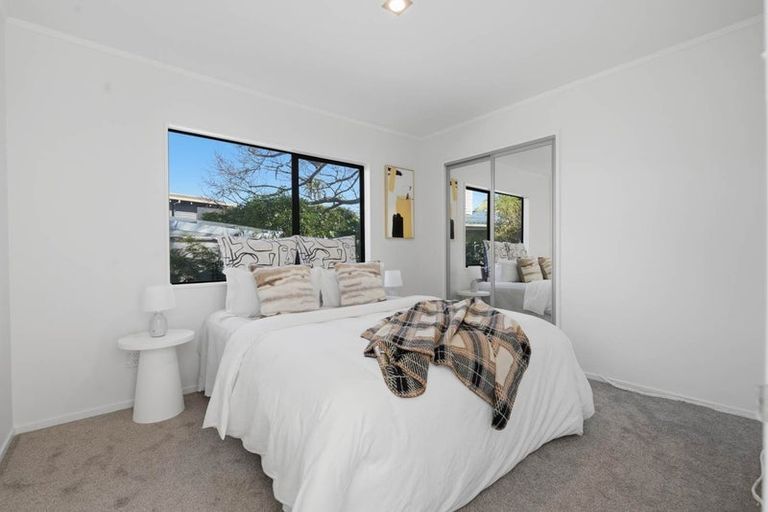 Photo of property in 2/5 View Road, Shelly Park, Auckland, 2014