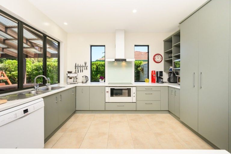 Photo of property in 70 Pacific Drive, Fitzherbert, Palmerston North, 4410