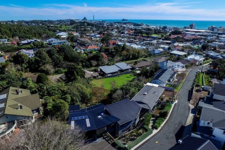 Photo of property in 16 Ridge Lane, New Plymouth, 4310