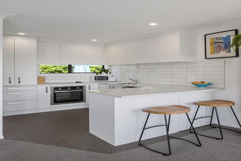 Photo of property in 4a Sullivan Avenue, Mangere Bridge, Auckland, 2022