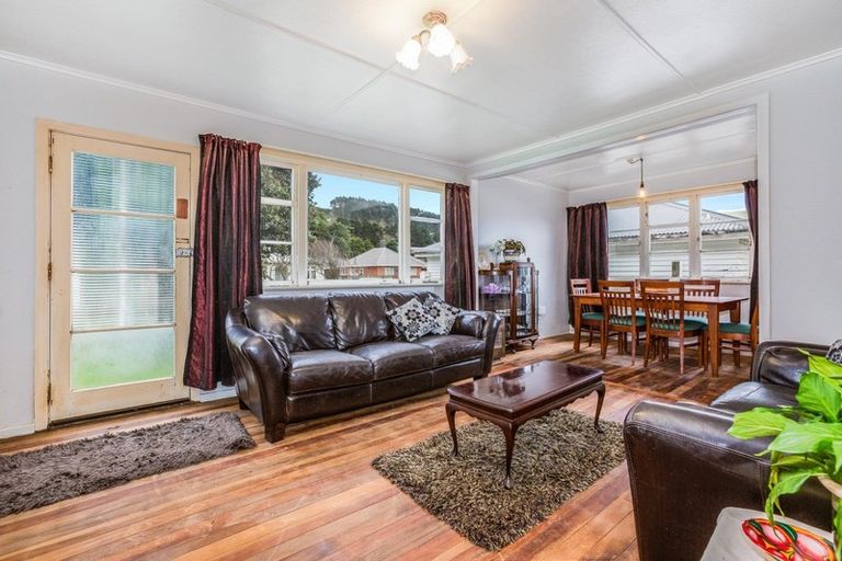 Photo of property in 4 Beauchamp Street, Tawa, Wellington, 5028