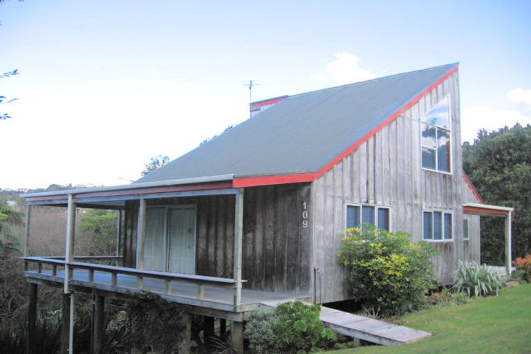 Photo of property in 109 Tuna Place, Onemana, Whangamata, 3691