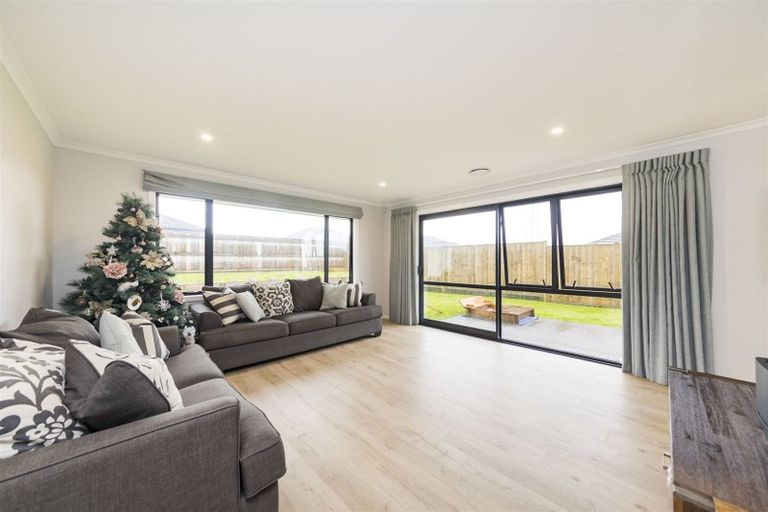 Photo of property in 202 Pacific Drive, Fitzherbert, Palmerston North, 4410