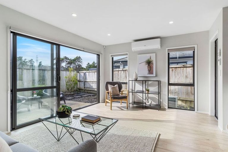 Photo of property in 17 Kahika Grove, Huapai, Kumeu, 0810