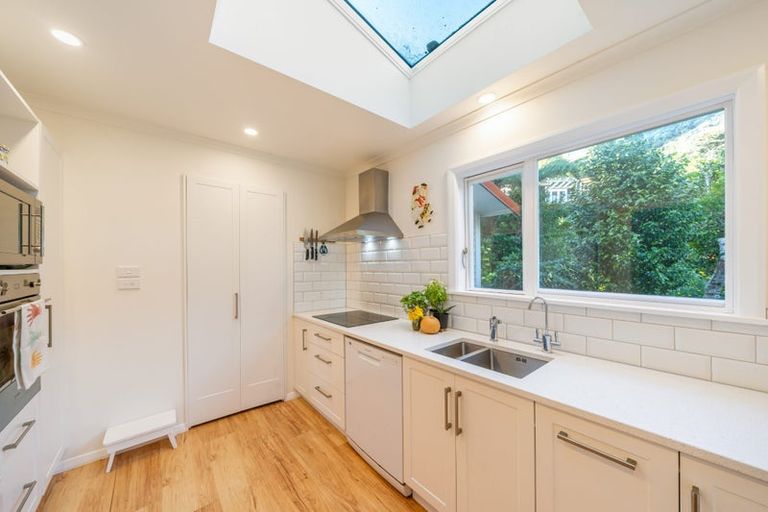 Photo of property in 27 Kotari Road, Days Bay, Lower Hutt, 5013