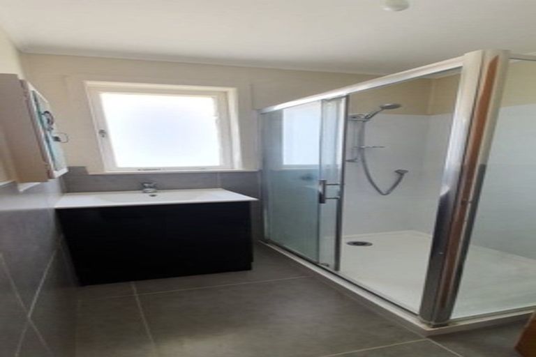 Photo of property in 5 Hurley Place, Kelston, Auckland, 0602