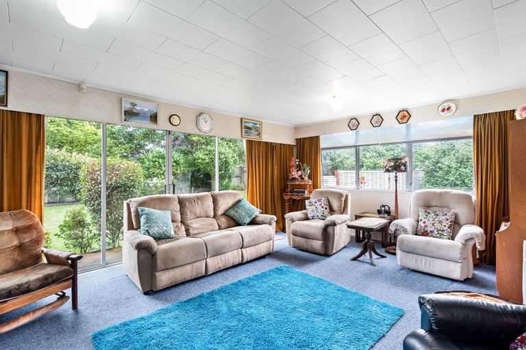 Photo of property in 96 Amohia Street, Paraparaumu, 5032