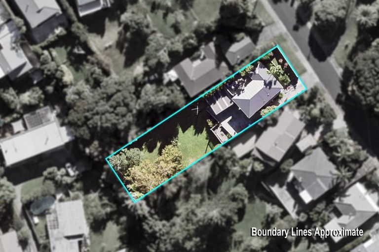 Photo of property in 5 Sea Vista Avenue, Beach Haven, Auckland, 0626