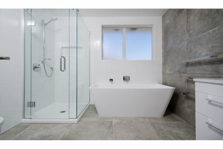 Photo of property in 16 Tapu Road, Huapai, Kumeu, 0810