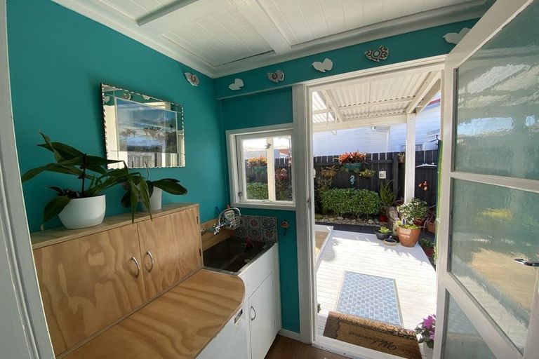 Photo of property in 7 Carey Street, Waitara, 4320