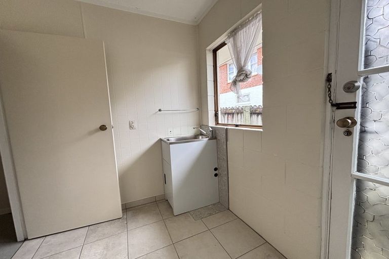 Photo of property in 18 Mcleod Road, Weymouth, Auckland, 2103