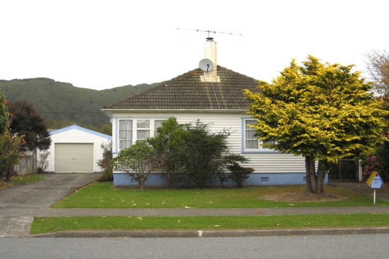 Photo of property in 26 Hewer Crescent, Naenae, Lower Hutt, 5011