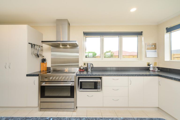 Photo of property in 37 Liberty Grove, Kelvin Grove, Palmerston North, 4414