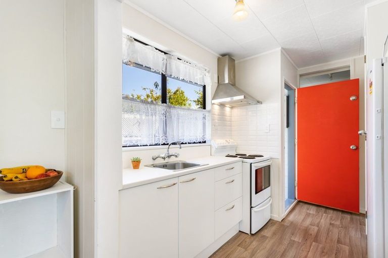 Photo of property in 2/162 Universal Drive, Henderson, Auckland, 0610