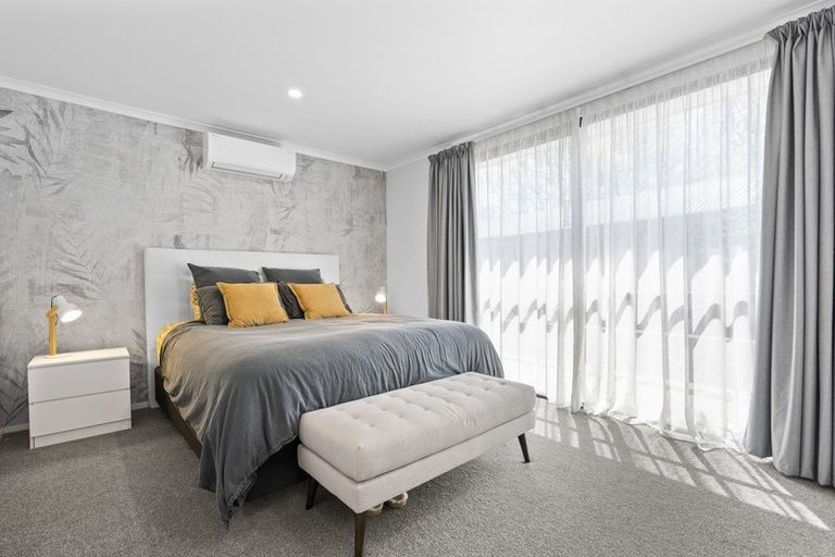 Photo of property in 279 Shakespeare Street, Leamington, Cambridge, 3432