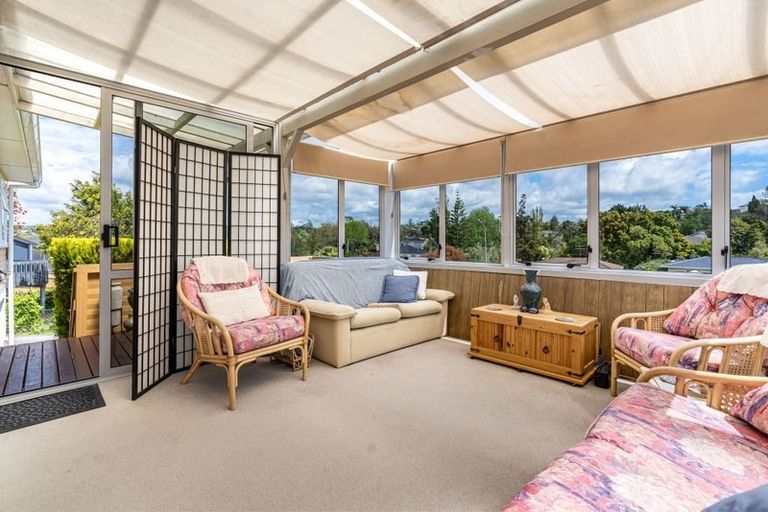 Photo of property in 6 September Place, Forrest Hill, Auckland, 0620