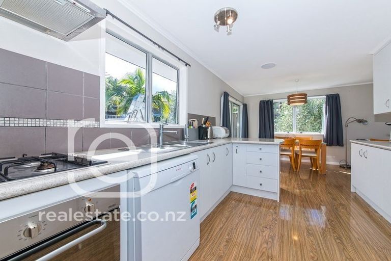 Photo of property in 50 Regency Place, Sunnynook, Auckland, 0632