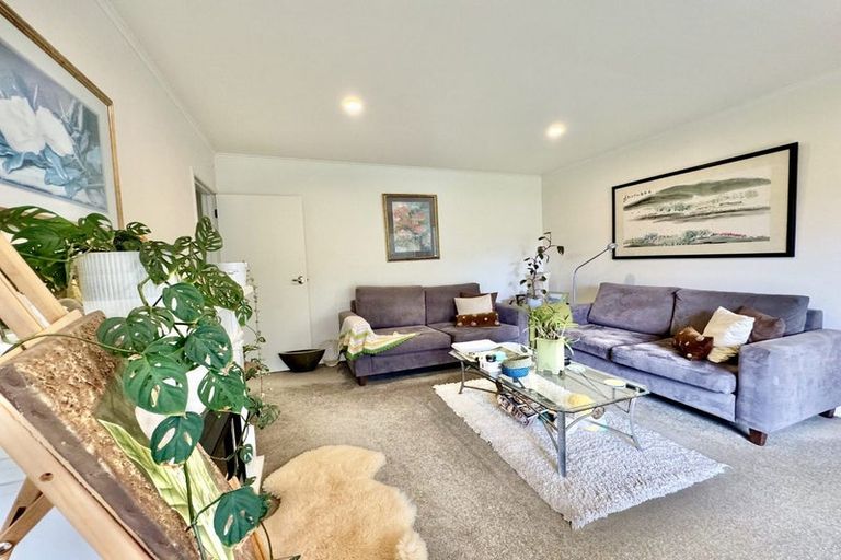 Photo of property in 121 Muir Avenue, Mangere Bridge, Auckland, 2022