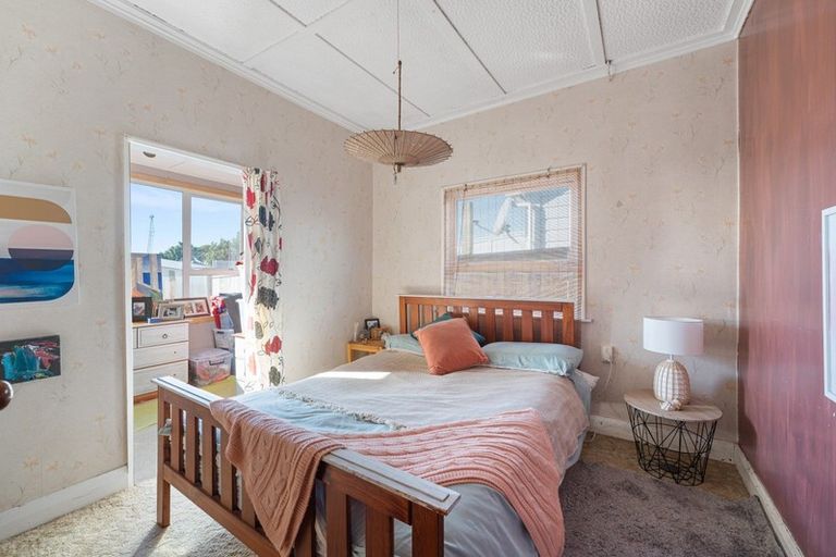 Photo of property in 8 Harbour Street, Moturoa, New Plymouth, 4310