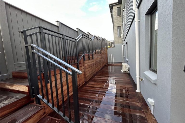 Photo of property in 19 Kerekin Drive, Oteha, Auckland, 0632