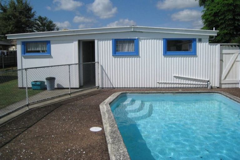 Photo of property in 10 Edmund Hillary Avenue, Papakura, 2110