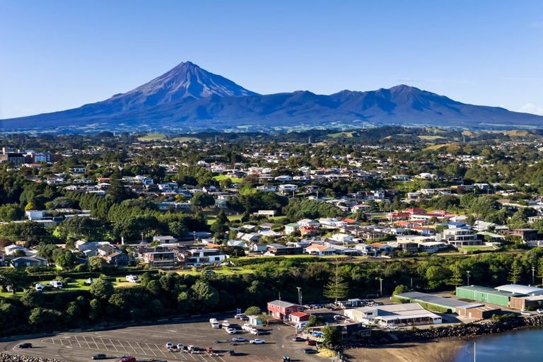 Photo of property in 38 Birdwood Avenue, Moturoa, New Plymouth, 4310