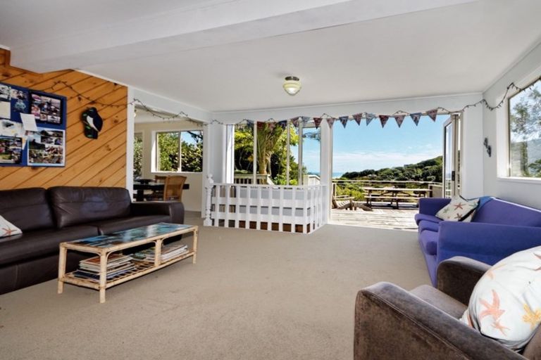 Photo of property in 61 Seaview Road, Piha, 0772